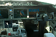 Boeing 787 Dreamliner. Fragment kabiny pilotów samolotu. Lipiec 2013 rok.