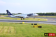 Samolot Embraer 170 Polskich Linii Lotniczych LOT podczas lądowania na lotnisku Okęcie w Warszawie. Lipiec 2013 rok.