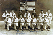 Marynarze Kaiserliche Marine - Pruskiej Cesarskiej Marynarki Wojennej. Fotografię wykonano 15.05.1910 roku w Wilhelmshaven.